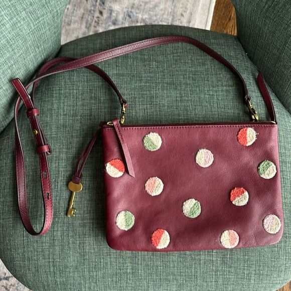 FOSSIL DEVON CABERNET WINE PEBBLED LEATHER,POLKA DOT,KEY CHARM,ZIP,CROSSBODY,BAG - Picture 1 of 15